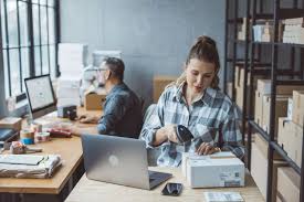 Marcus & Emily - Business Consultant & E-Commerce Product Owners